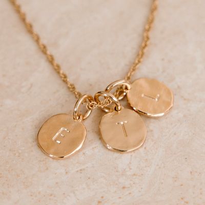 Médaillon Initiale personnalisé - Idée cadeau femme - Bijou élégant personnalisé : pendentif lettre doré - Affaire De Famille